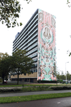 909199 Gezicht op het flatgebouw aan de Lamérislaan te Utrecht met de muurschildering van het schilderscollectief de ...